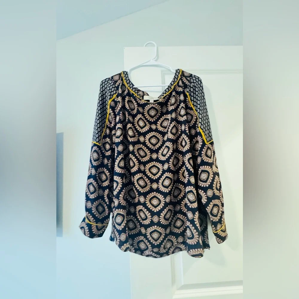 LOFT Navy and Gold Geometric Blouse - Picture 4 of 8